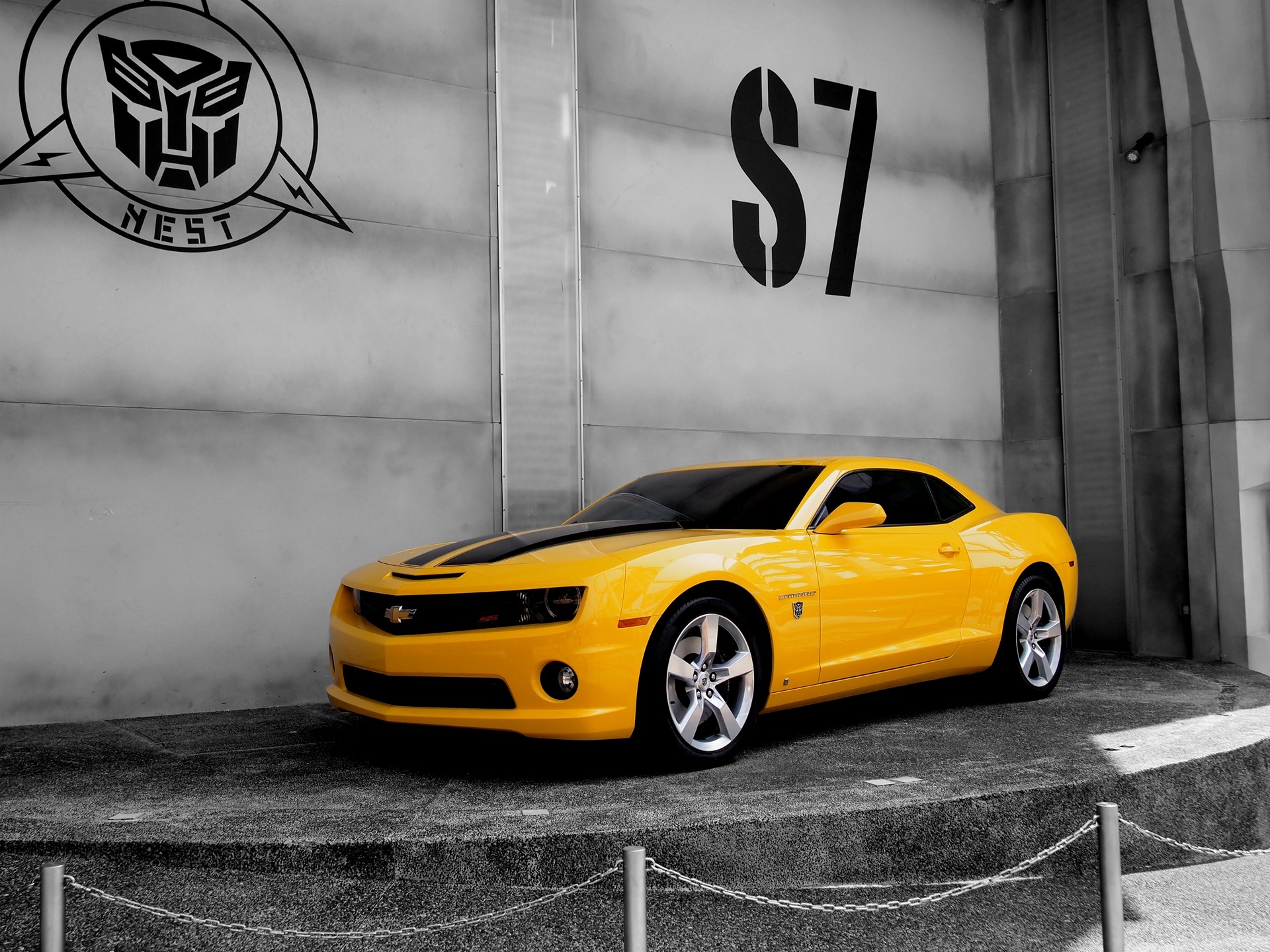 Bumble Bee Camaro Hd Wallpaper 1920x1440 Gludy